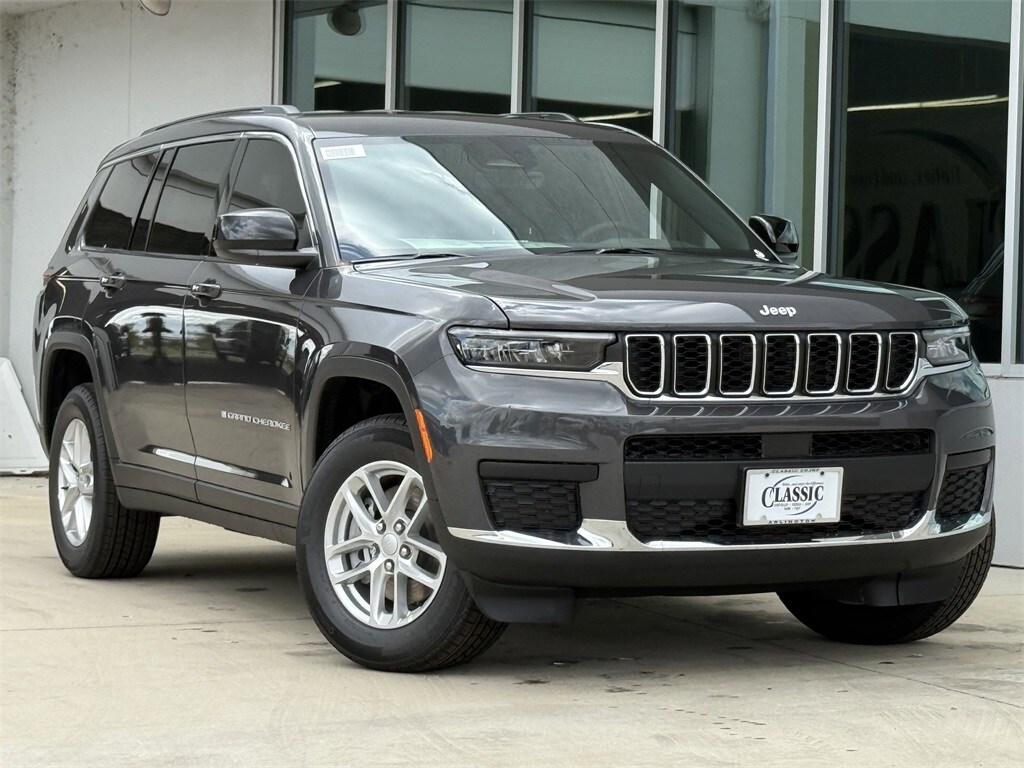 2025 Jeep Grand Cherokee Laredo photo 2