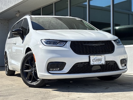 2025 Chrysler Pacifica Limited Passenger Van