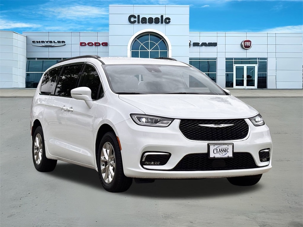 Used 2022 Chrysler Pacifica Touring L with VIN 2C4RC3BG6NR164750 for sale in Arlington, TX