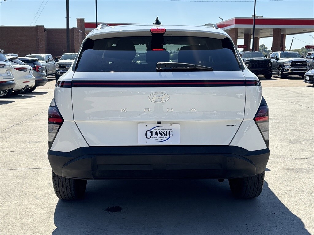2025 Hyundai Kona SEL photo 3
