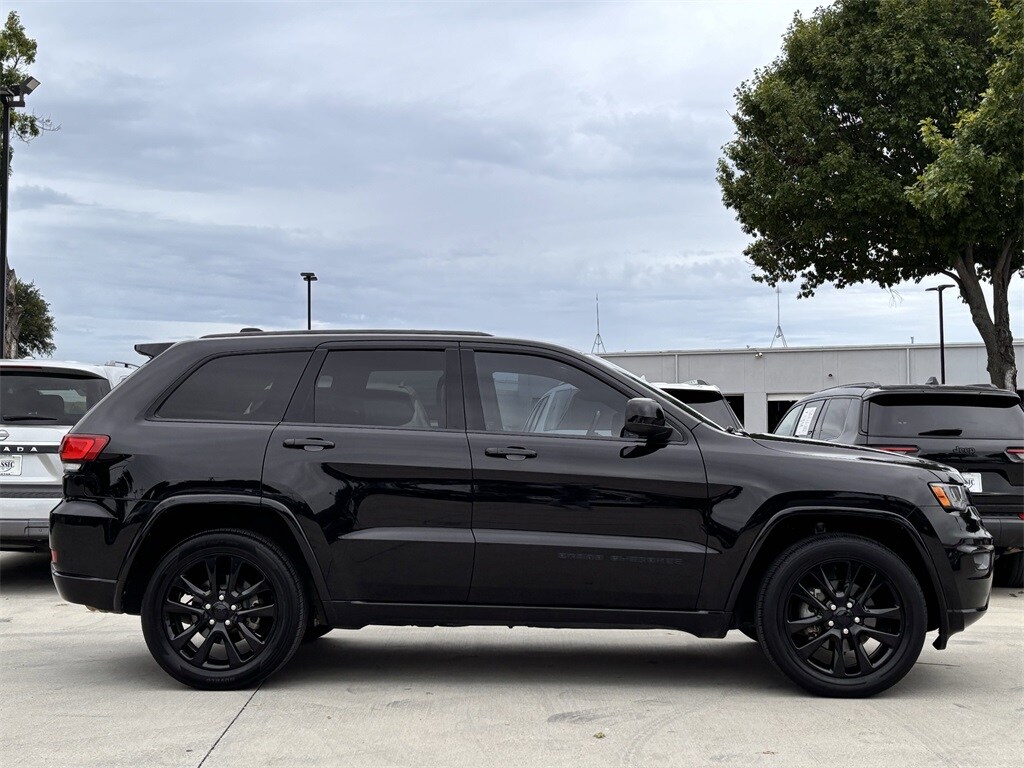 2019 Jeep Grand Cherokee Altitude photo 3