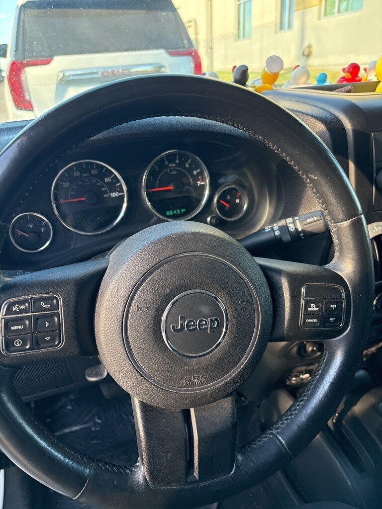 2014 Jeep Wrangler Unlimited Sahara photo 2