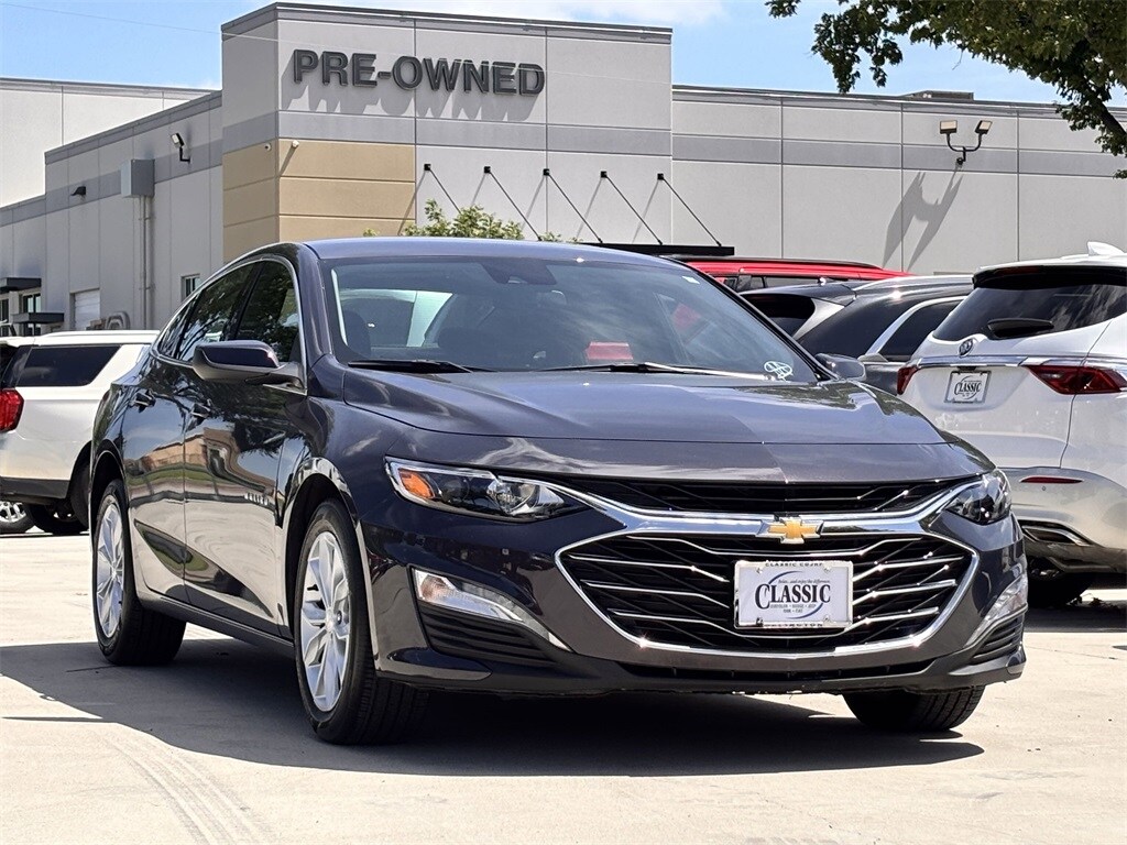 2025 Chevrolet Malibu 1LT photo 2