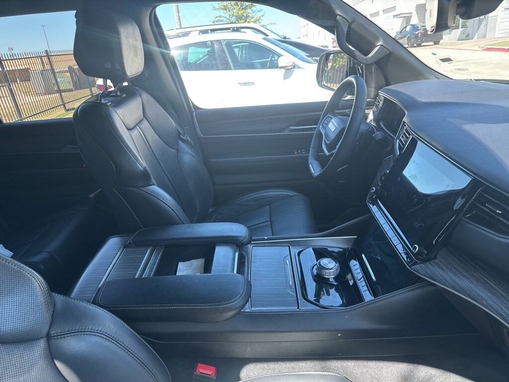 2024 Jeep Wagoneer Series II photo 2