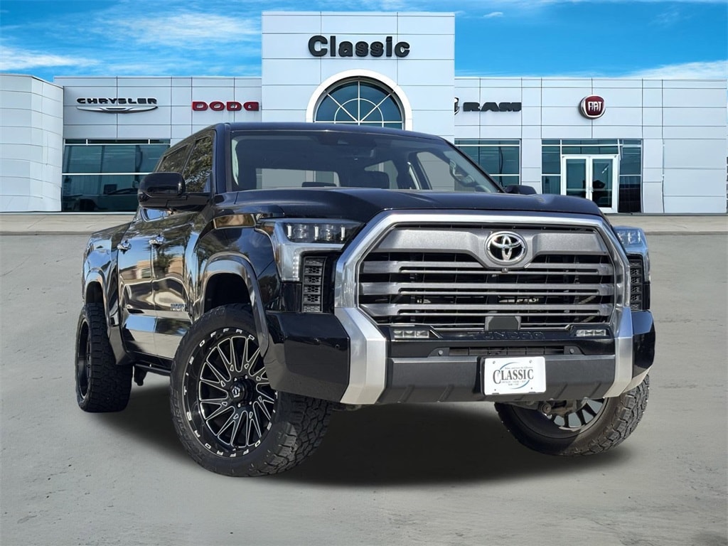 2022 Toyota Tundra Limited's photo