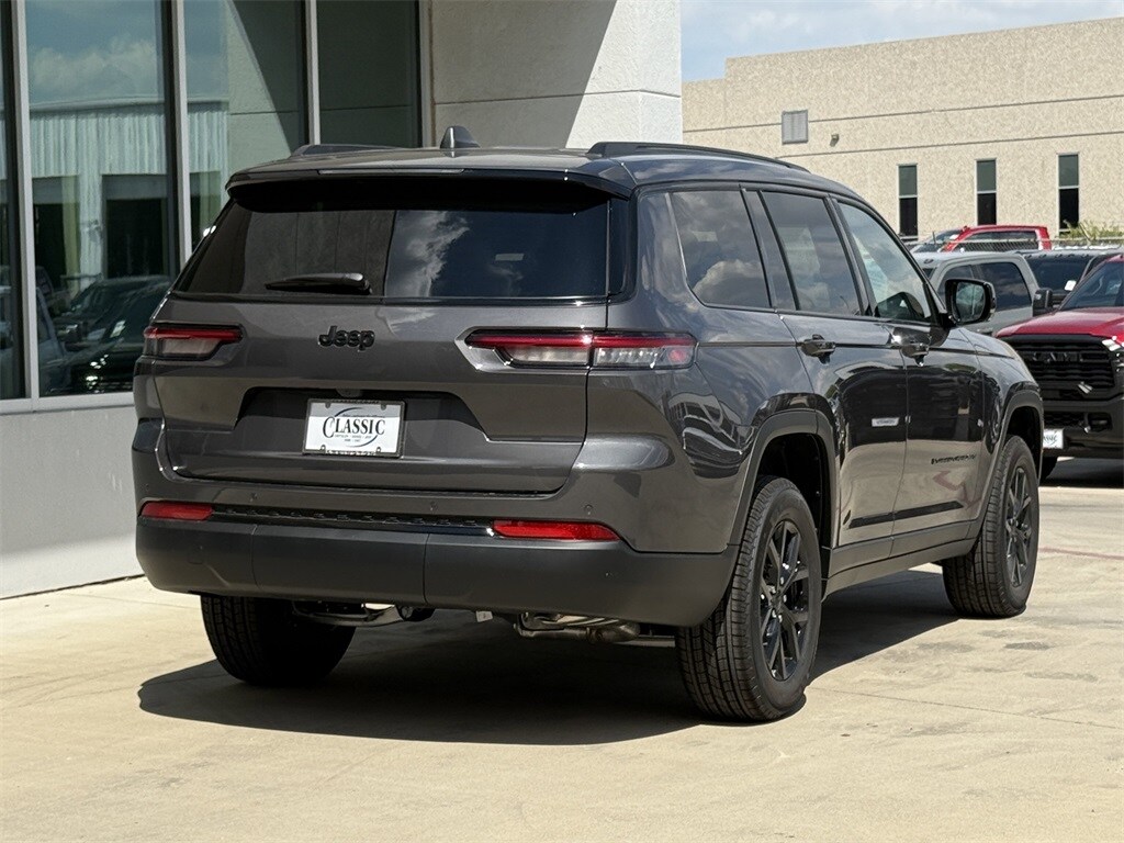 2025 Jeep Grand Cherokee Altitude photo 4