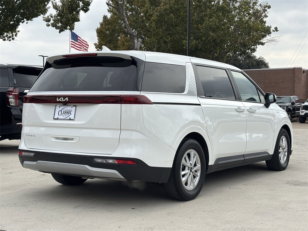2023 Kia Carnival LX photo 3