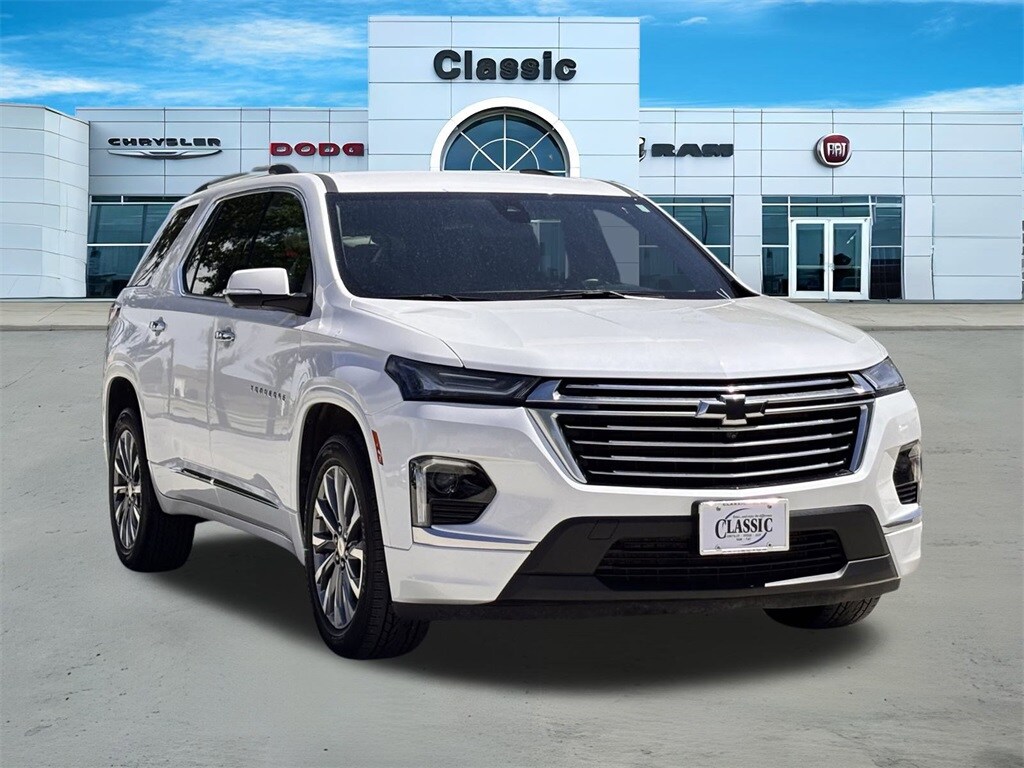 2023 Chevrolet Traverse Premier photo 2