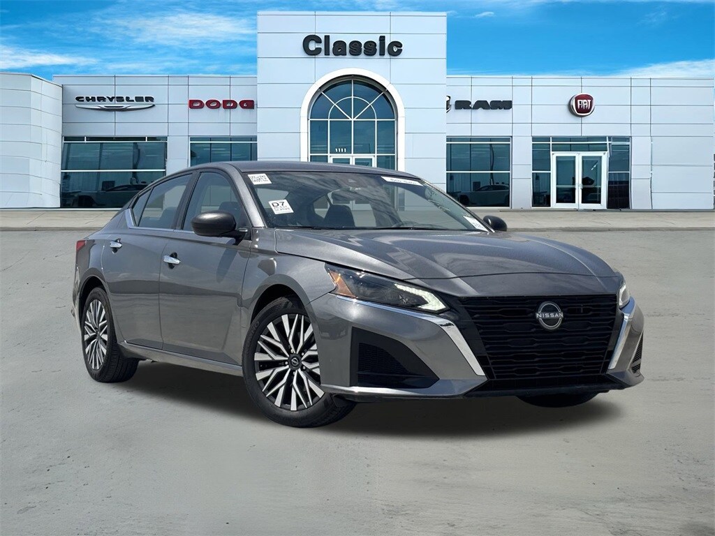2025 Nissan Altima 2.5 SV photo 2