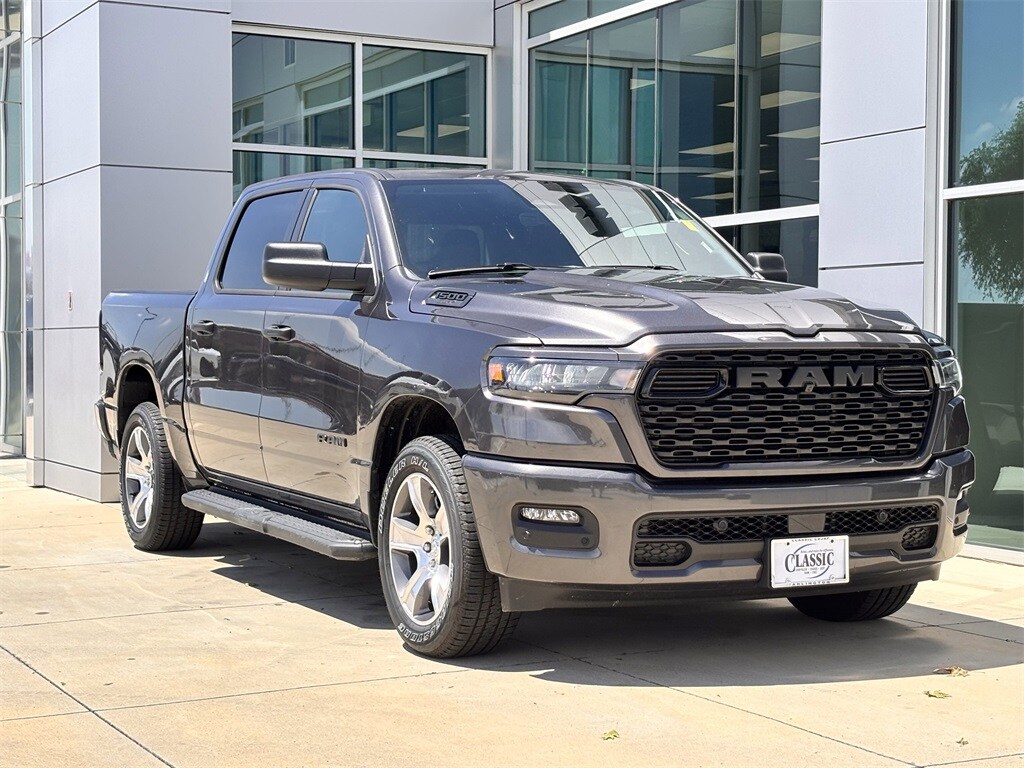 2025 Ram 1500 Tradesman photo 2