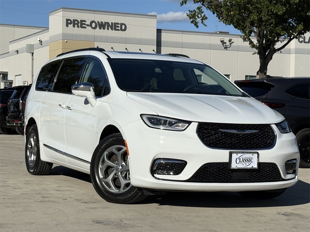 Used 2022 Chrysler Pacifica Limited Van Passenger Van