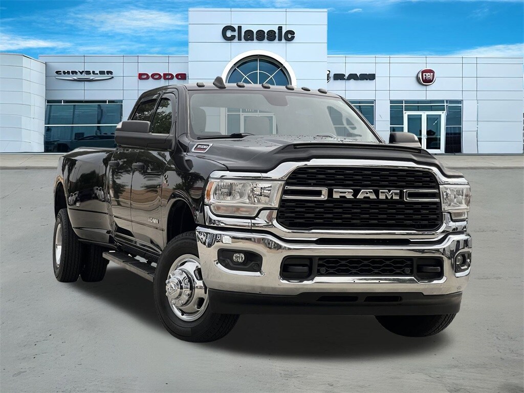 2022 Ram 3500 Big Horn photo 2