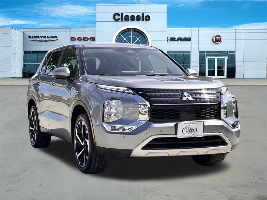 Used 2023 Mitsubishi Outlander SE with VIN JA4J4UA87PZ053640 for sale in Arlington, TX