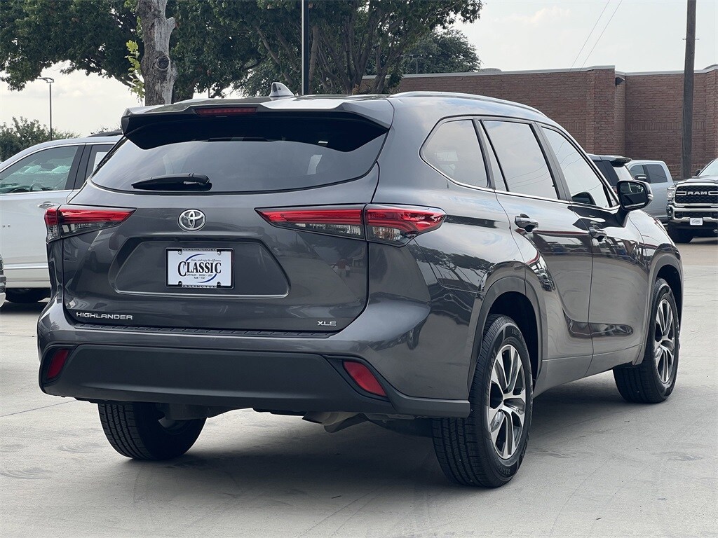 2023 Toyota Highlander XLE photo 3
