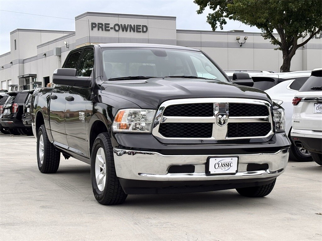 2023 Ram 1500 Classic Warlock photo 3