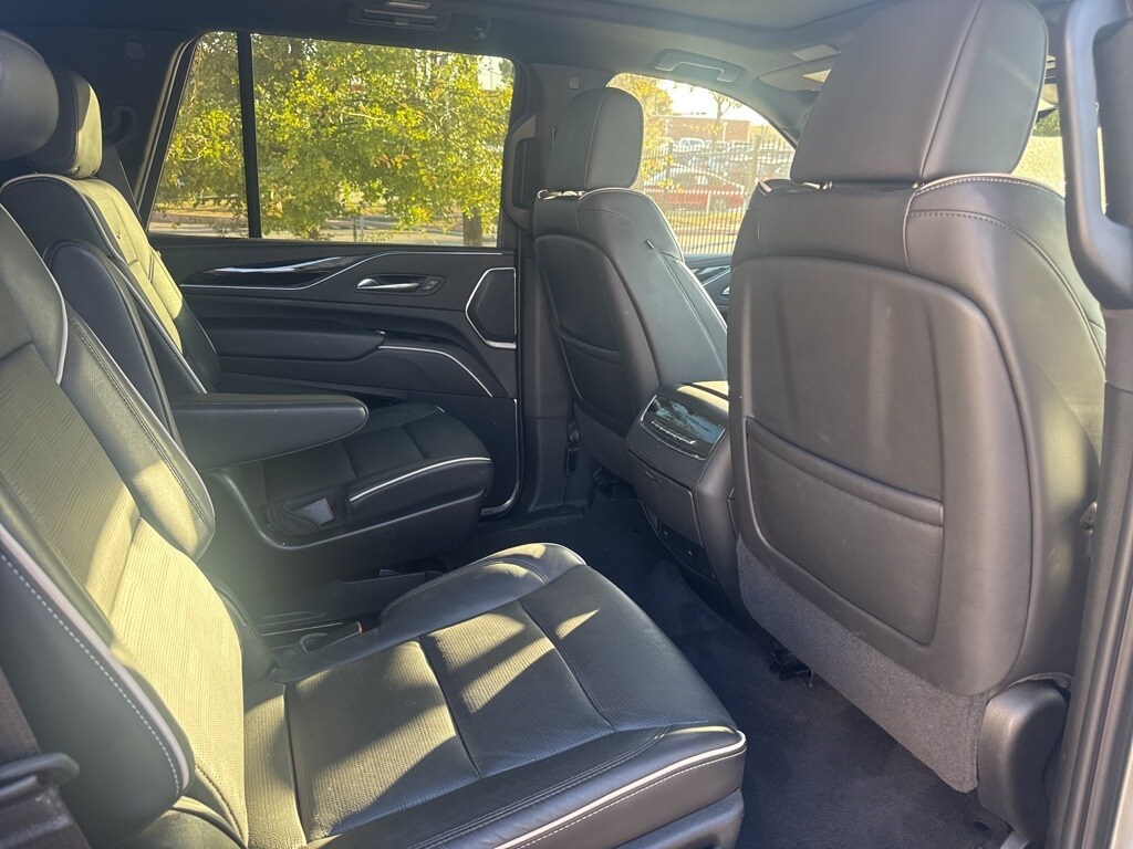 2024 Cadillac Escalade Sport photo 2