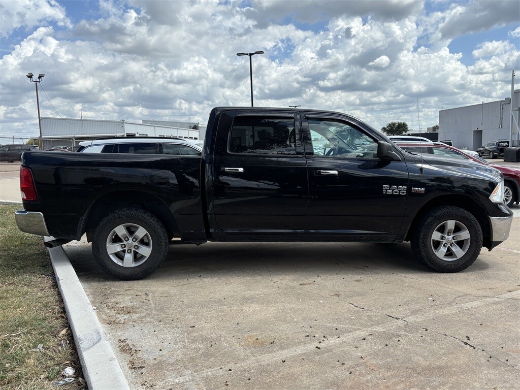 2017 Ram 1500 SLT photo 2