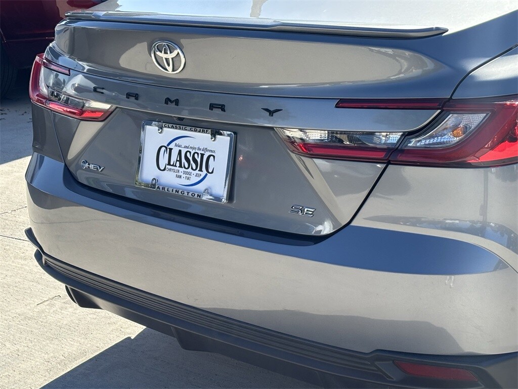 2025 Toyota Camry SE photo 4
