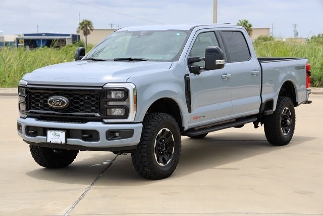 2025 Ford F-350 photo 3