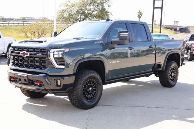 2026 Chevrolet Silverado 2500HD ZR2 photo 3