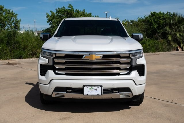 2022 Chevrolet Silverado 1500 High Country photo 2