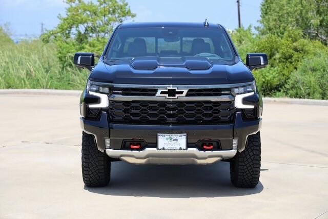 2025 Chevrolet Silverado 1500 ZR2 photo 2
