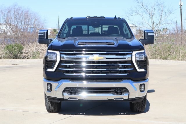 2025 Chevrolet Silverado 2500HD LTZ photo 2