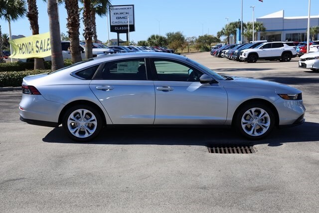 2025 Honda Accord LX photo 4