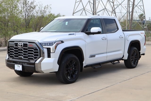 2025 Toyota Tundra Platinum CrewMax photo 3