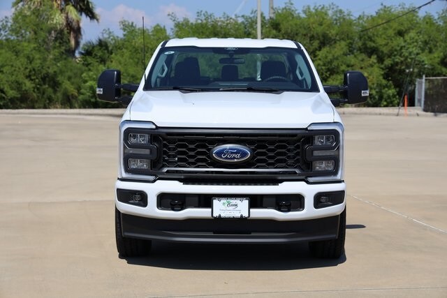 2026 Ford F-250 photo 2