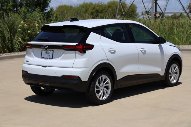 2027 Chevrolet Bolt LT - Photo 8