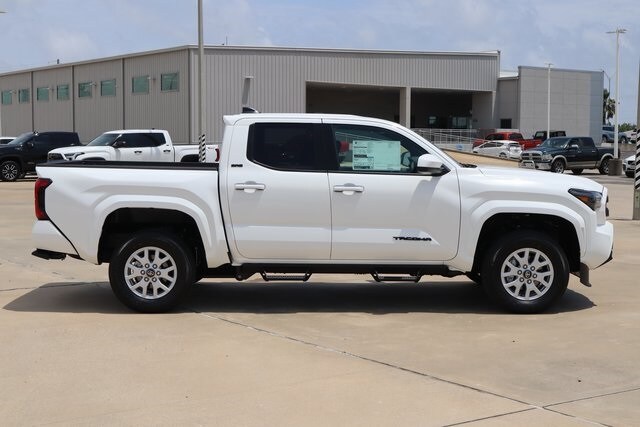 2025 Toyota Tacoma SR5 photo 4