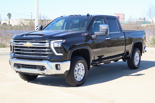 2025 Chevrolet Silverado 2500HD LTZ photo 3