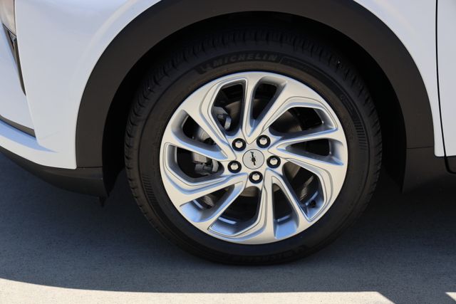 2027 Chevrolet Bolt LT - Photo 9