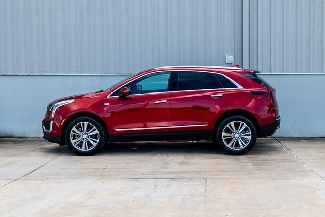 2025 Cadillac XT5 Premium Luxury photo 2