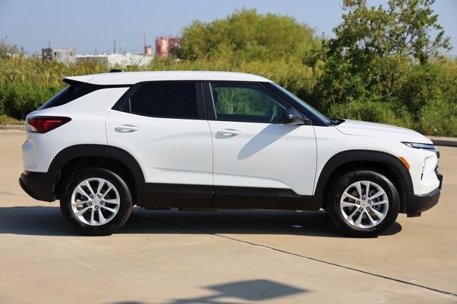 2026 Chevrolet Trailblazer LS photo 2