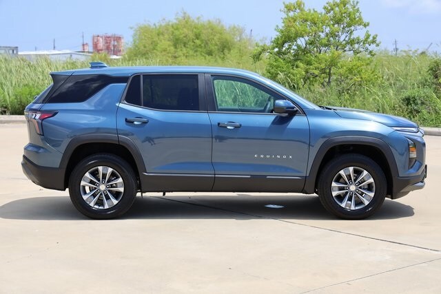 2026 Chevrolet Equinox LT photo 4