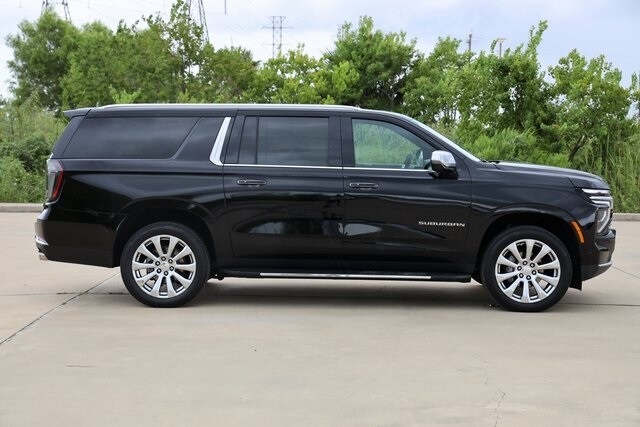 2025 Chevrolet Suburban Premier photo 4