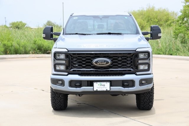 2025 Ford F-350 photo 2