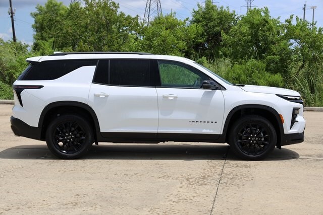 2026 Chevrolet Traverse photo 3