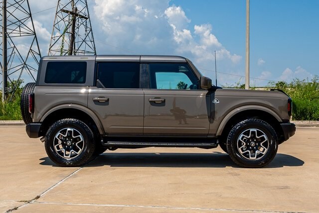 2025 Ford Bronco Outer Banks photo 2