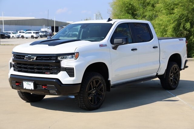 2025 Chevrolet Silverado 1500 LT Trail Boss photo 3