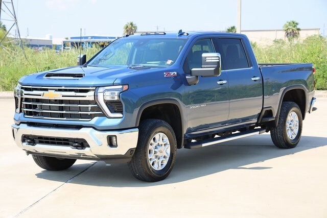 2024 Chevrolet Silverado 3500HD LTZ photo 3