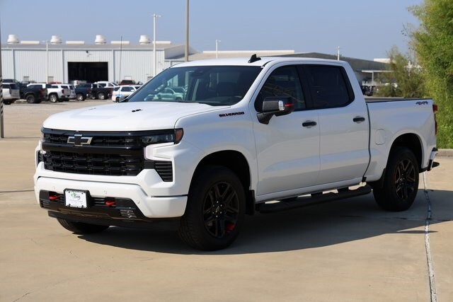 2025 Chevrolet Silverado 1500 RST photo 3