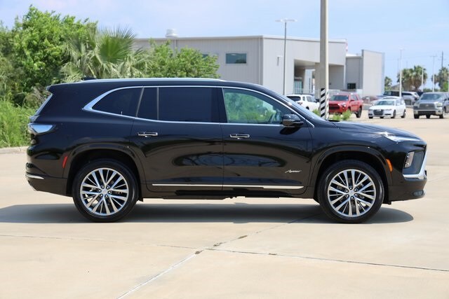 2026 Buick Enclave Avenir photo 2