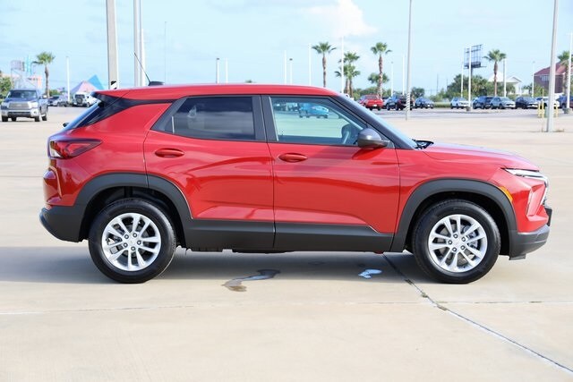 2026 Chevrolet Trailblazer LS photo 2