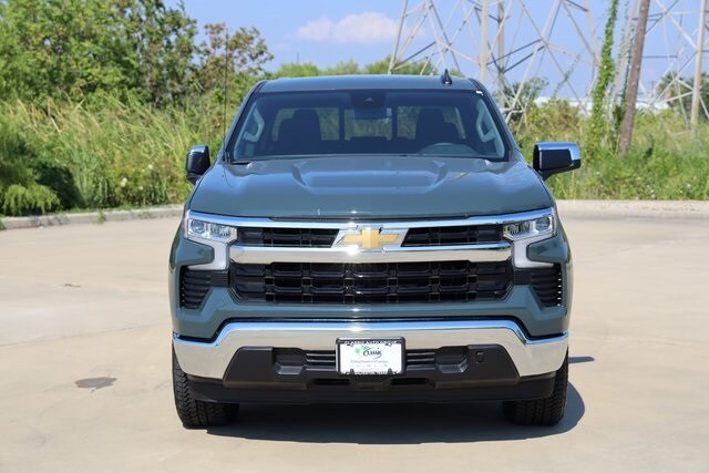 2025 Chevrolet Silverado 1500 LT photo 2
