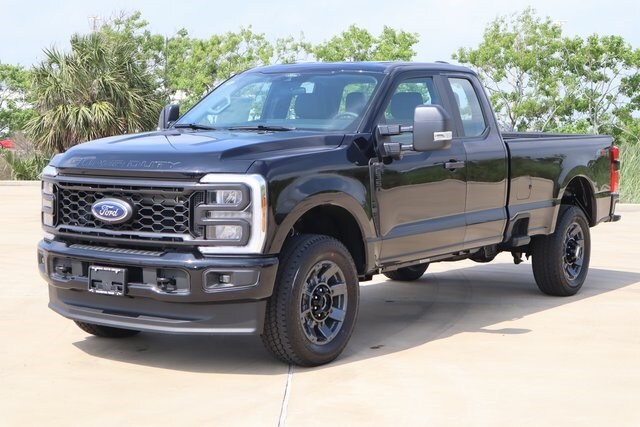 2025 Ford F-350 photo 3