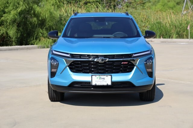 2025 Chevrolet Trax photo 2
