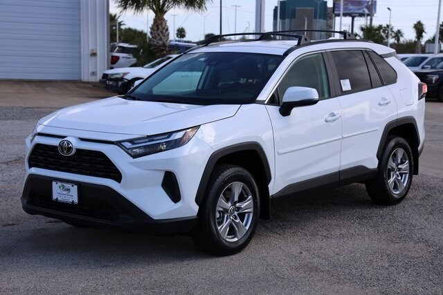 2025 Toyota RAV4 XLE photo 3
